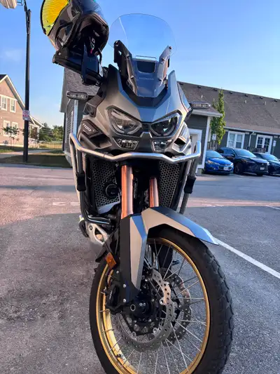 This 2023 Honda Africa Twin Adventure Sport DCT ES is a powerful and versatile motorcycle in excelle...
