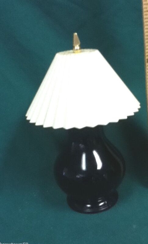 Vintage Avon Blue Mini Lamp dans Art et objets de collection  à Dartmouth