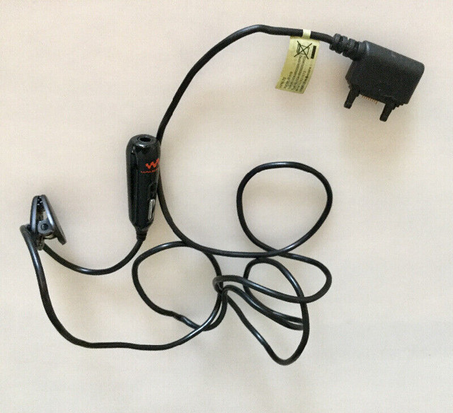 Sony Ericsson HPM70 / HPM-70 HeadSet connector Mains libres dans Accessoires pour cellulaires  à Laval/Rive Nord - Image 4