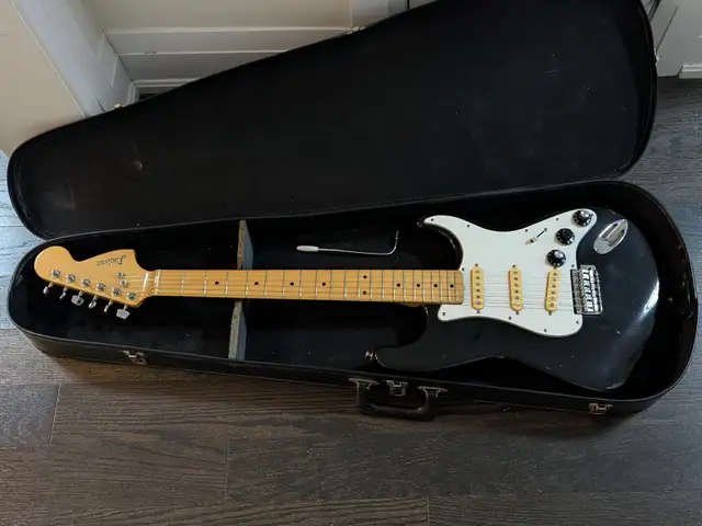 Vintage Japanese Stratocaster Clone from '70s in Guitars in Markham / York Region - Image 3