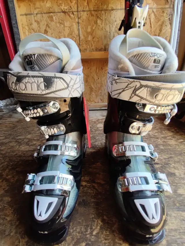 Bottes de ski neuves Atomic Hawx pour femme in Ski in Laval / North Shore - Image 8