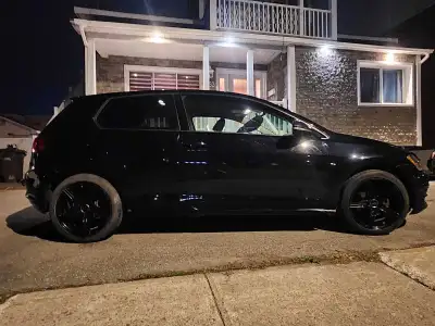 Je vends ma Volkswagen Golf 2015 tsi en très bonne condition. Elle a été très bien entretenue et ell...