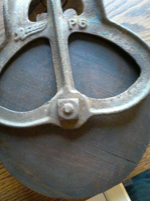 Antique wood and cast iron pulley  (6") in ex. Orig. condition. in Arts & Collectibles in Cambridge - Image 4