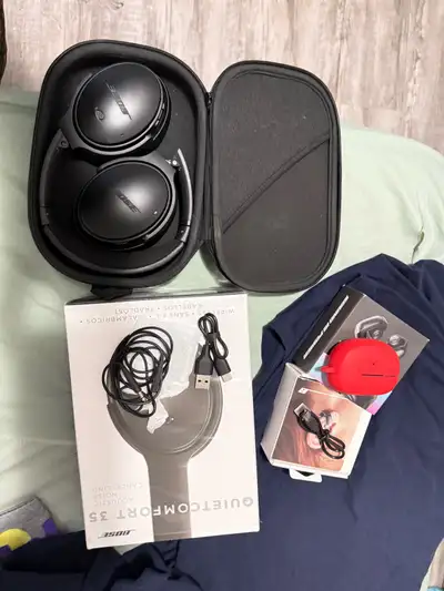 The Bose QuietComfort 35 are used wireless headphones that deliver exceptional audio quality and noi...