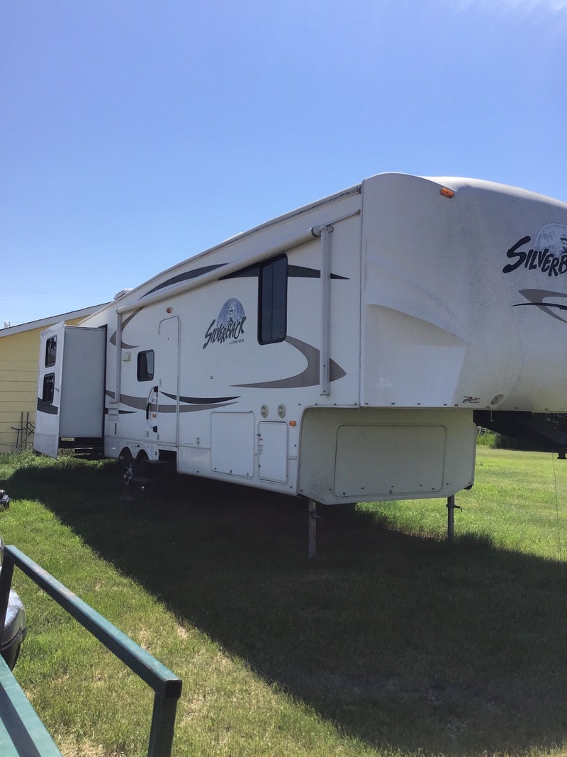 2010 SILVERBACK 37FT FIFTH WHEEL Travel Trailers & Campers