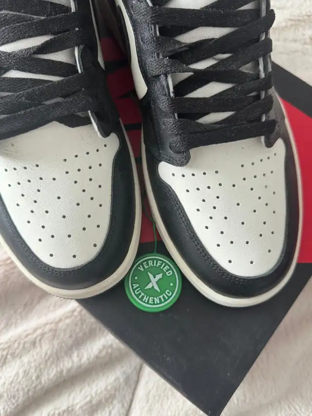 Air Jordan 1 Retro High OG 'Dark Mocha' size 10. BRAND NEW! in Men's Shoes in Ottawa - Image 5