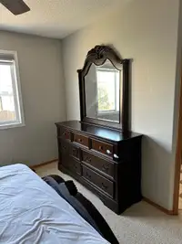 King size bed set comes with night stand and dresser 