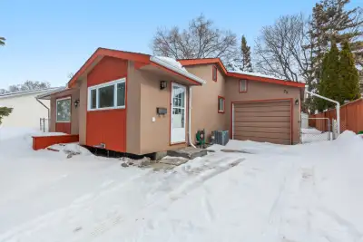Beautifully Upgraded 5 bedrooms Bungalow in Fort Richmond : 79 Tulane Bay. Perfect for families and...
