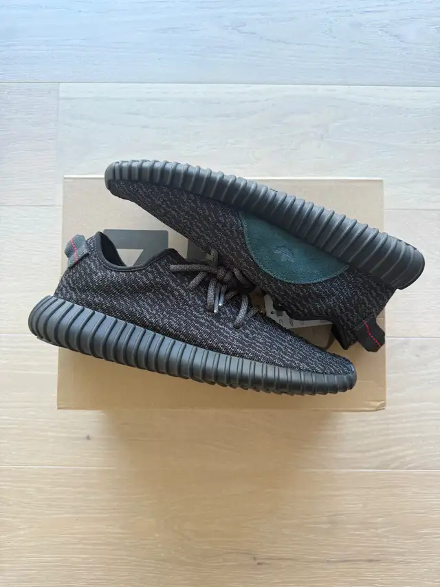 Adidas Yeezy Boost 350 "Pirate Black" (2023) - size 10.5 in Men's Shoes in City of Montréal - Image 2