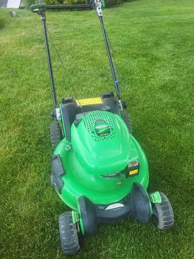 This pre-owned Yardworks lawnboy mower is a reliable workhorse ready to tackle your backyard mainten...