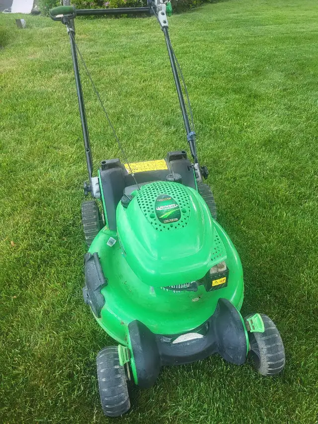Yardworks Lawnboy.Mower in Lawnmowers & Leaf Blowers in Mississauga / Peel Region - Image 2
