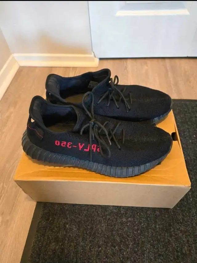 YEEZY 350 V2 BRED in Men's Shoes in Ottawa - Image 3