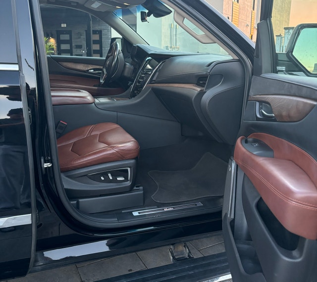 Cadillac Escalade, V8, 6.2 Litres, modèle de luxe — photo 2