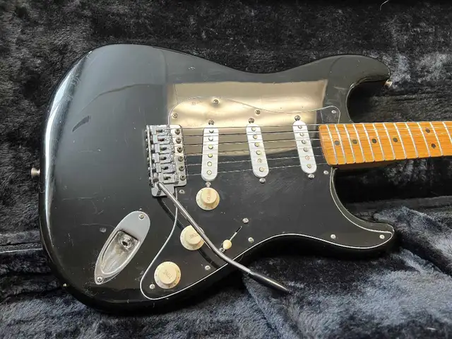 1979 Fender Stratocaster in Guitars in Oakville / Halton Region - Image 3