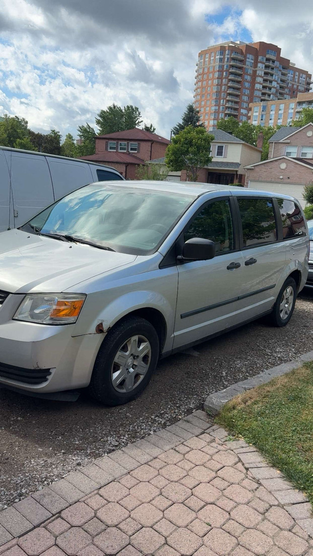 2010 dodge grand caravan  in Cars & Trucks in City of Toronto - Image 2