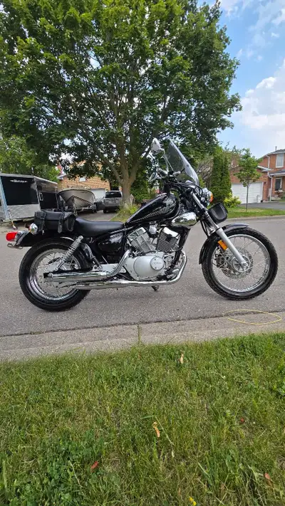 This 2015 Yamaha Vstar 250 is in showroom condition. Light weight and easy manuverable bike perfect...