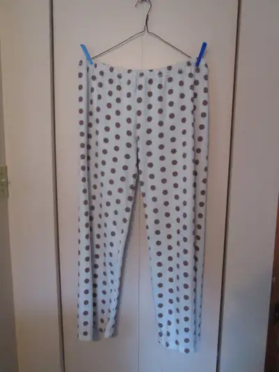 ladies pajama set - polka dot (M). new never worn, View more