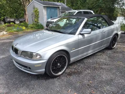 BMW 325ci convertible 2002.. Jamais roulé l'hiver.. 4 mags 16" de compagnie,, 4 mags Beyern 18".. Si...