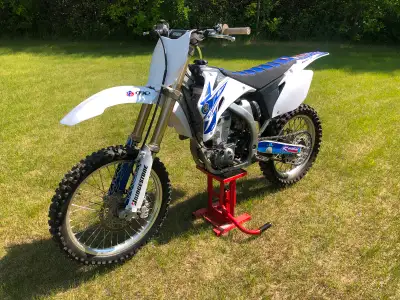 Used 2007 Yamaha YZ450F. Look close. She’s minty. Lotsa bike for little money. Here’s to scope… I bi...