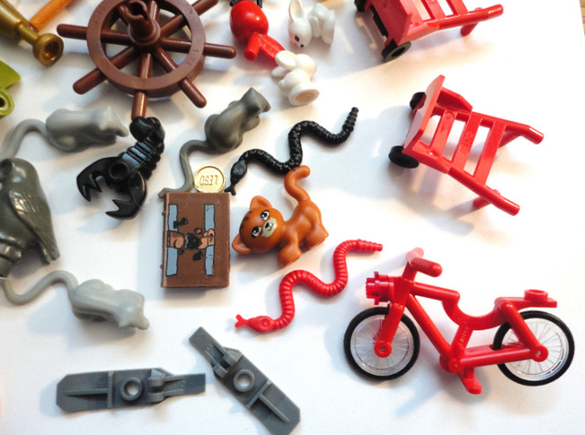 Lego Bulk Lot of 52 - Minifigure Accessories in Toys & Games in Oshawa / Durham Region - Image 4