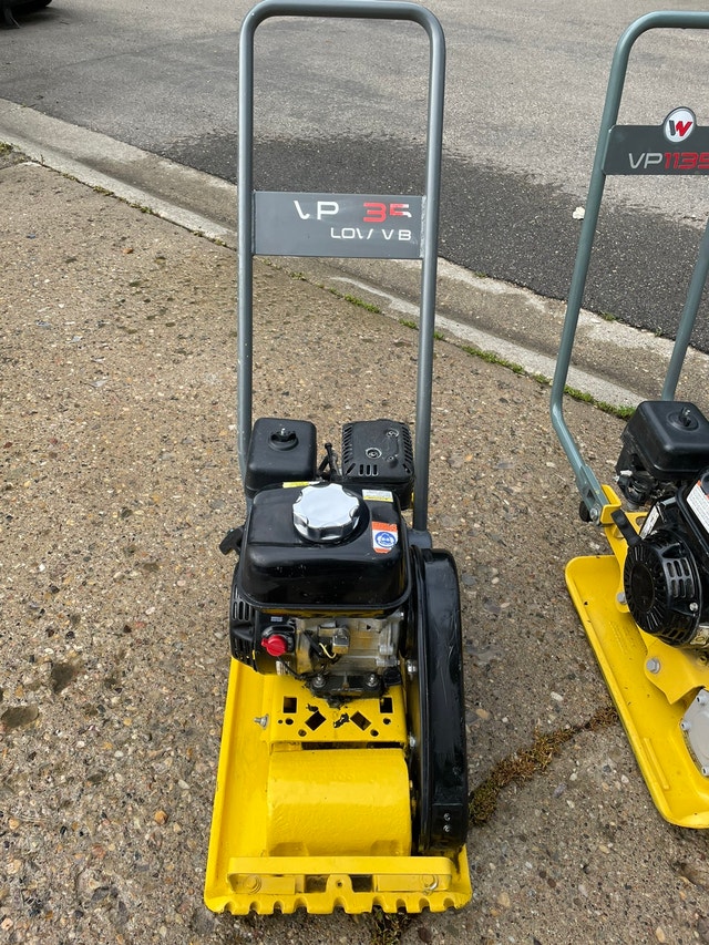 Wacker neuson 1135 135 pound plate tamper HONDA engine Heavy