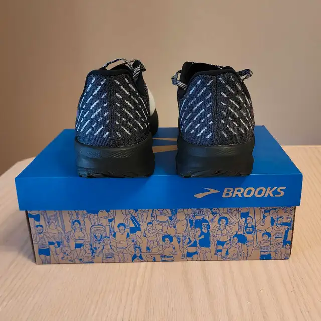 Womens Brooks Launch 10 running shoes in size 1162863260924419123