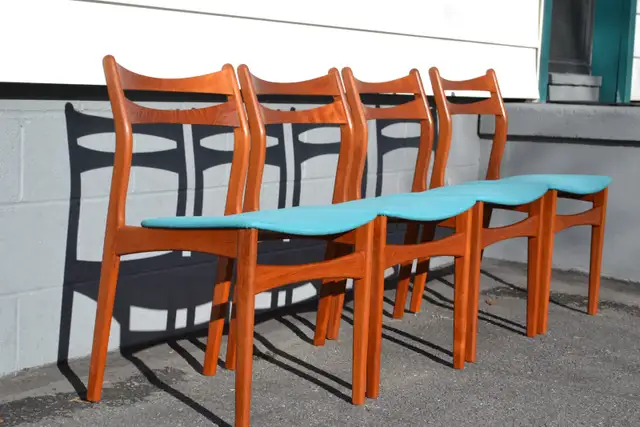 Mid Century Teak Dining Chair Set in Chairs & Recliners in Kingston - Image 2