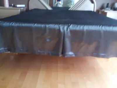 Jupe de lit noire 54 ou 60 po., View more