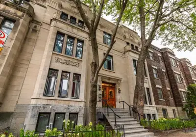 Fully-Furnished large 4, 5 or 6 bedroom Downtown, heating/hot water/electricity included! Very large...