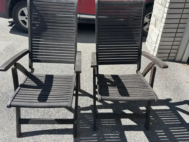 À réparer: 2 chaises pliables en tek in Patio & Garden Furniture in City of Montréal - Image 2