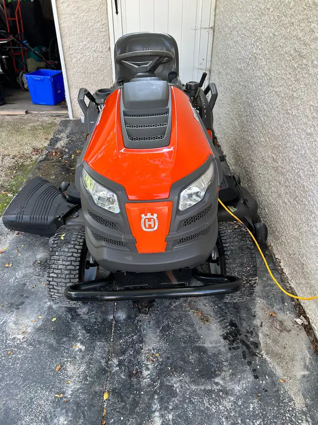 Husqvarna tractor in Other in Winnipeg - Image 3