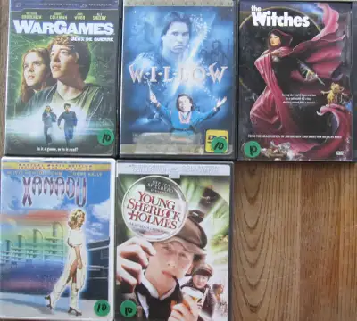 Boîte 174 80's 12 1 - Jeux De Guerre 2 - W-I-L-L-O-W 3 - The Witches 4 - Xanadu 5 - Young Sherlock H...