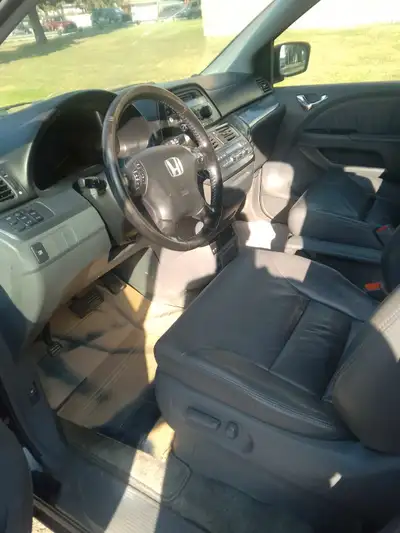 2006 odyssey clean title. Active Alberta registered. Runs and drives well. No engine light no leak....