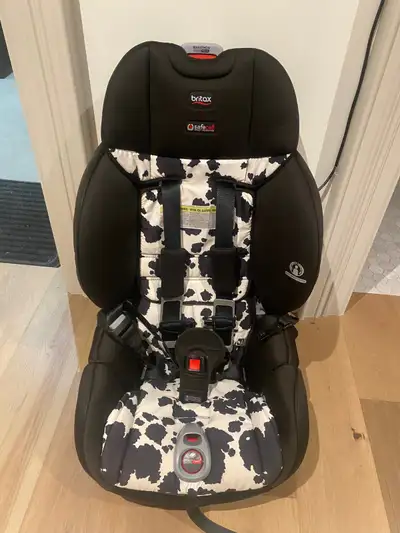 We are selling a Britax Marathon Clicktight Car seat. Seat is in great condition and has been meticu...