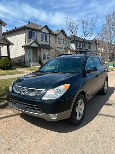 Selling my 2011 Hyundai Veracruz, has 276km. This car is very spacious it holds seven passengers. Ne...