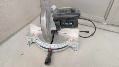 Delta Electric 10" Miter Saw in great working condition. It's dusty from being on the balcony. Selli...