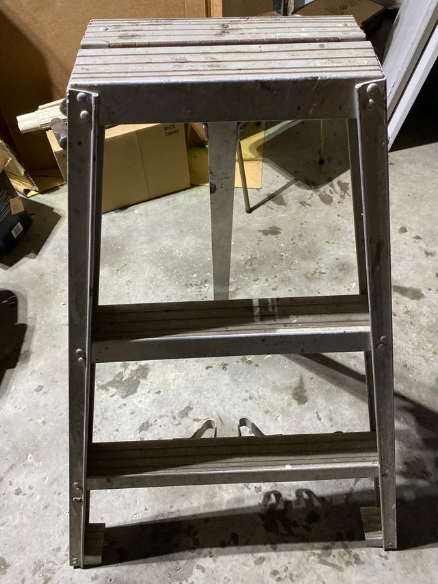 3’ aluminum tripod ladder for sale in Ladders & Scaffolding in Penticton - Image 2