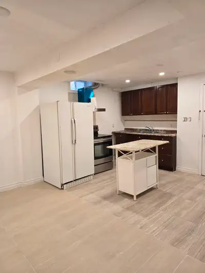 2BR basement apartment in Richmond Hill (Hwy7/Bayview)