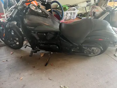 READ DESCRIPTION*** Bike is in good shape cosmetically, there is a dent on the one side of the tank....