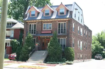 2 bedroom in Wortley Village