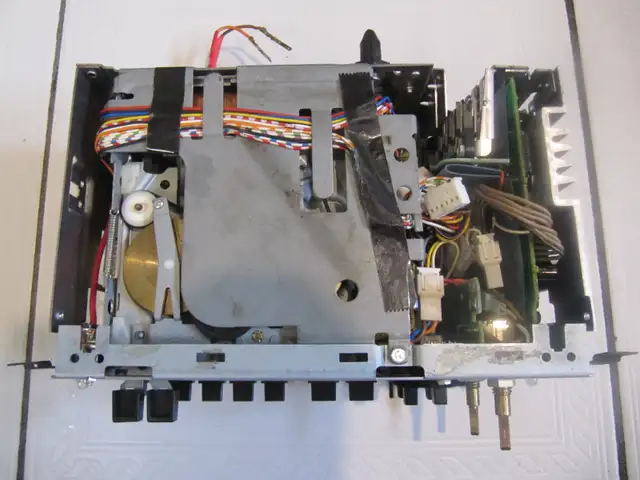AC Delco Model 16050353 AM FM Cassette Stereo Equalizer Cir 1987 in Arts & Collectibles in Mississauga / Peel Region - Image 5