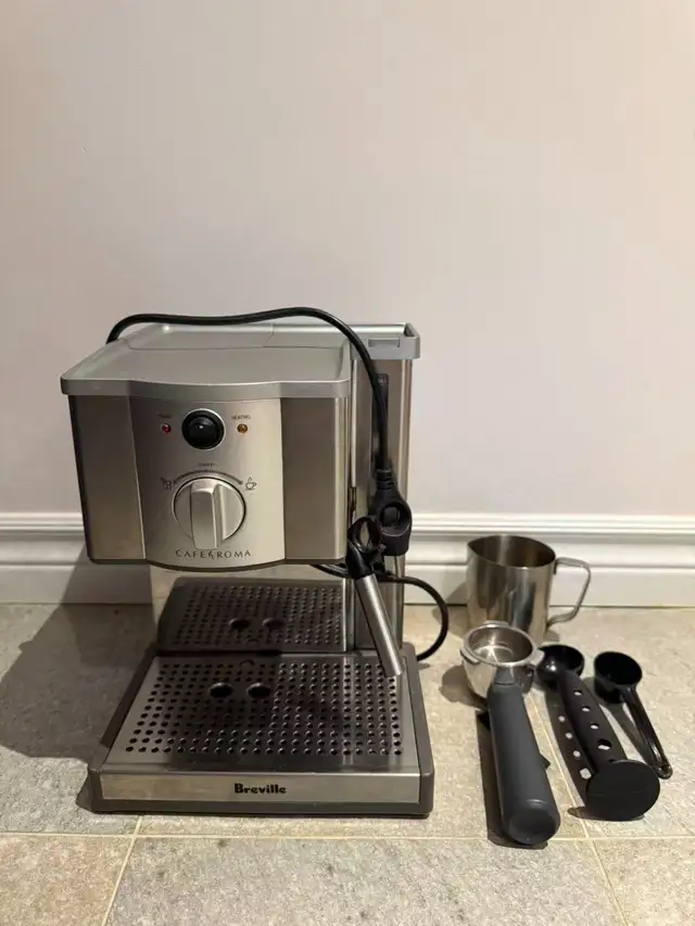 Breville Café Roma Espresso Machine ESP8XL in Coffee Makers in Markham / York Region - Image 2