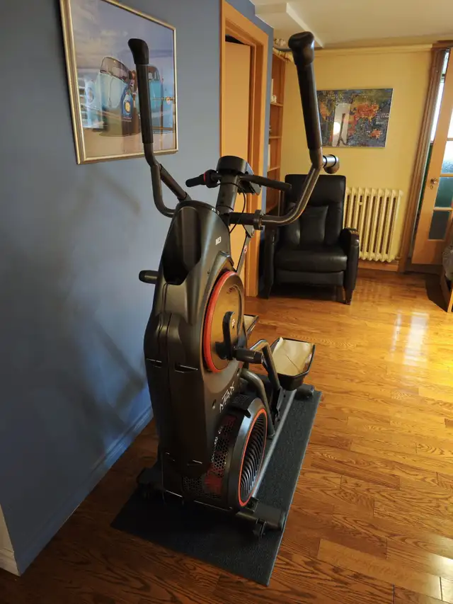 Bowflex Max Trainer M3Eliptical machine for a low impact full ...