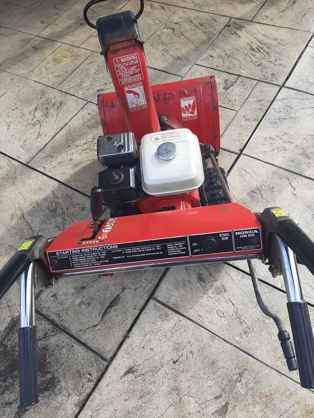 Honda HS55 Snowblower in Snowblowers in Oakville / Halton Region - Image 2