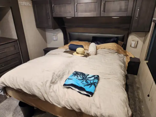2021 Grand Design Refection 303RLS Fifth Wheel Trailer in Travel Trailers & Campers in Vernon - Image 11