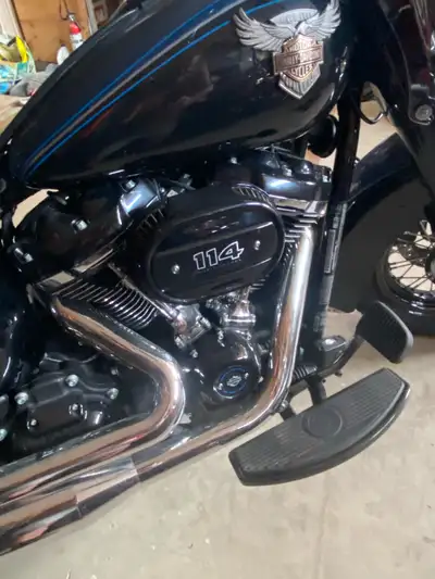 This used 2018 Harley-Davidson Heritage Softail is powered by a 114 cubic inch engine and has 13,905...