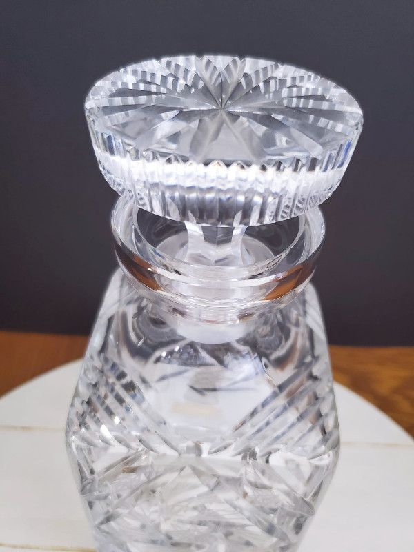 Lausitzer Glas Lead Crystal Pinwheel Decanter in Kitchen & Dining Wares in Kawartha Lakes - Image 4