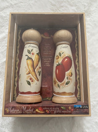 Salt Shaker & Pepper Mill