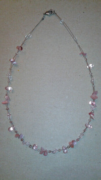 BRAND NEW! SILVER TONE MULTI-WIRE ROSE PINK NECKLACE