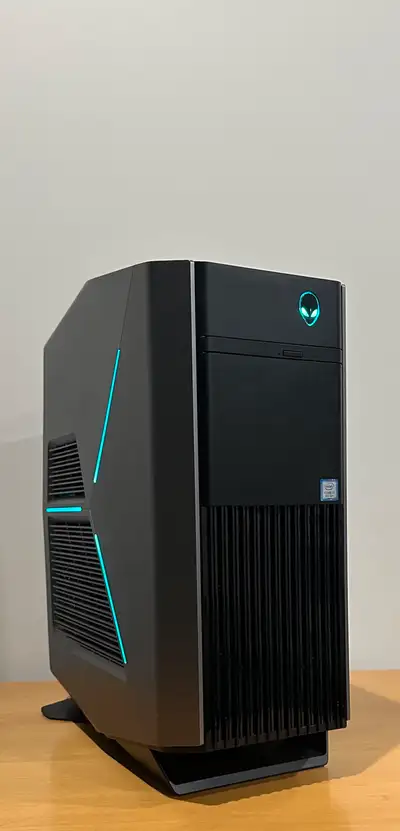Selling my Alienware Aurora R8 gaming PC, featuring an Intel Core i7 9700 processor, NVIDIA GTX 1650...